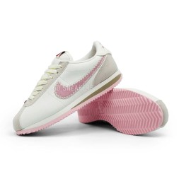 Nike Classic Cortez Valentine’s Day